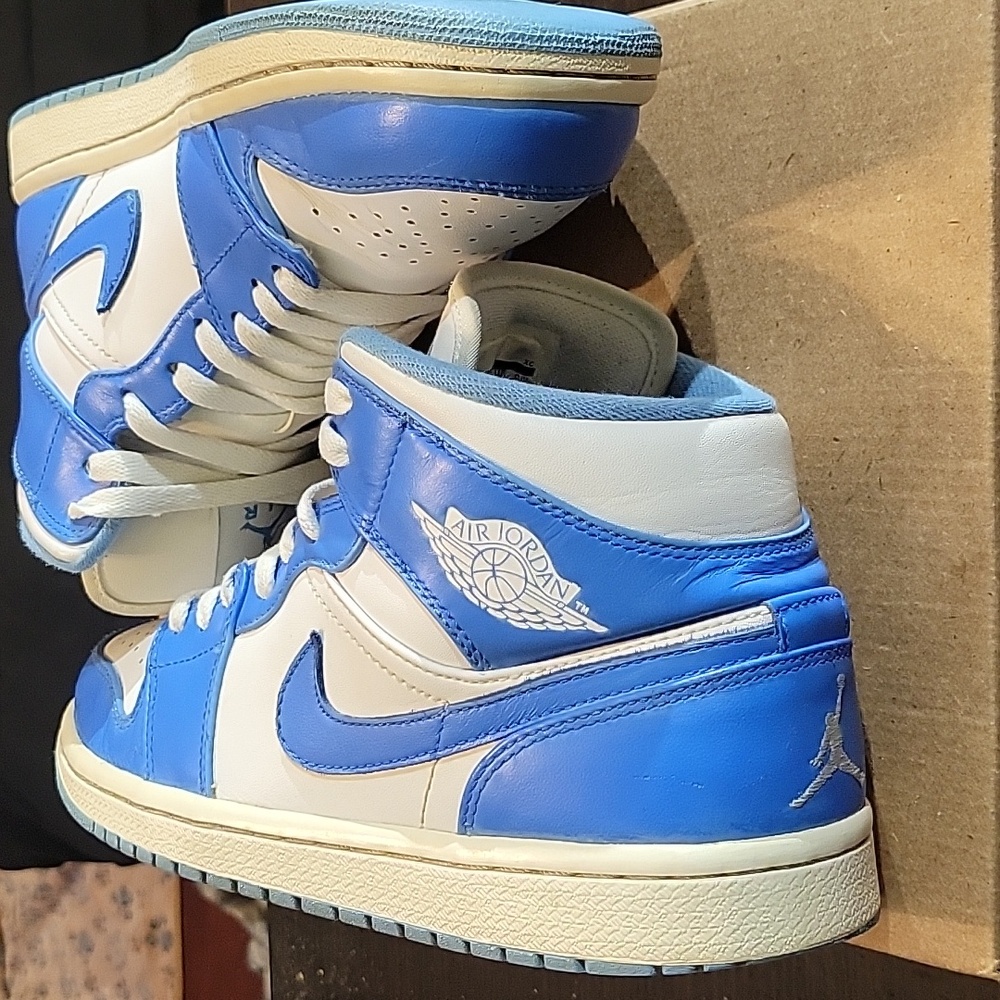 Air Jordan 1 Mid Rare "UNC" (2013) Mens 8.5 Womens 10 EUC - Picture 7 of 11